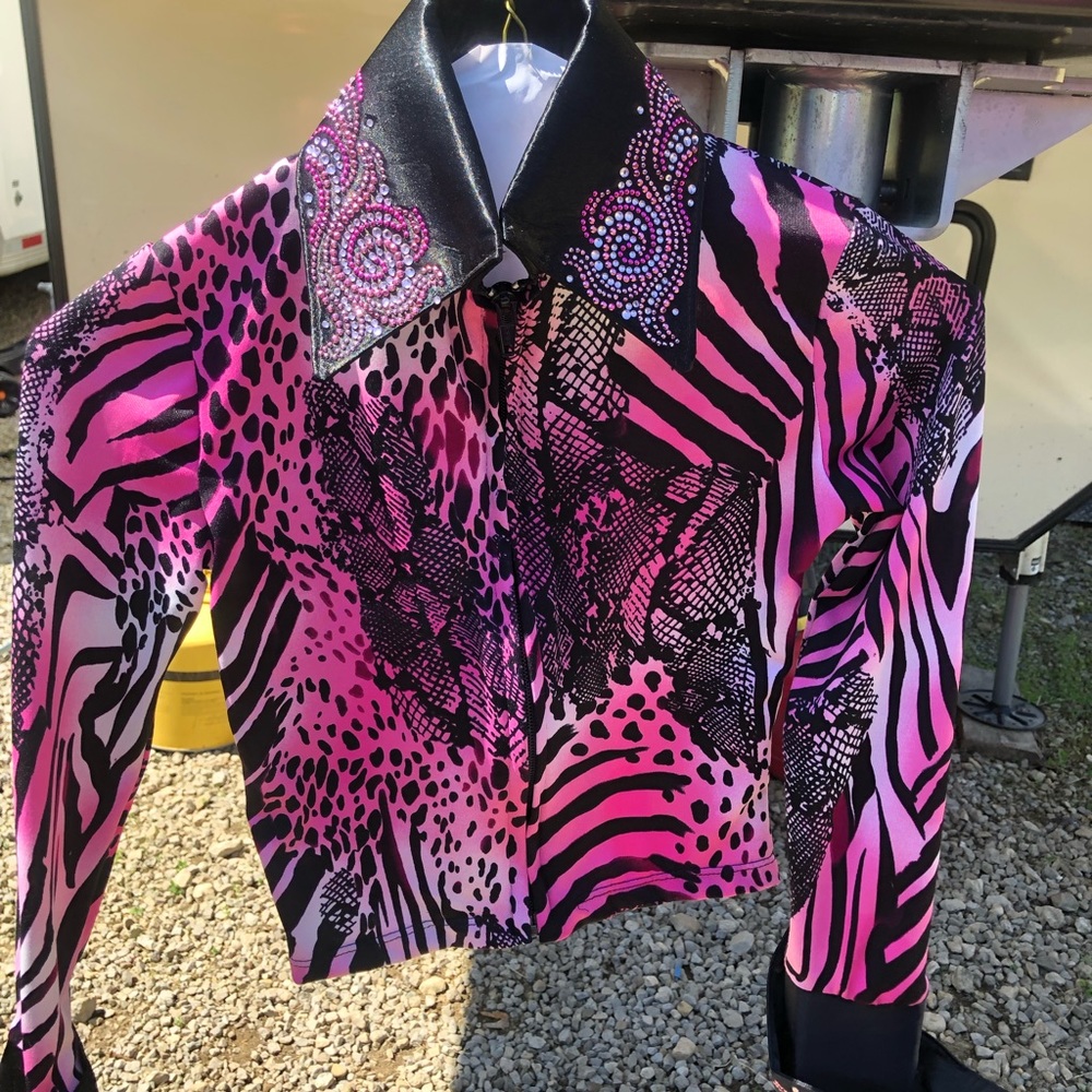 Girls horse show shirt pink black collar and cuffs